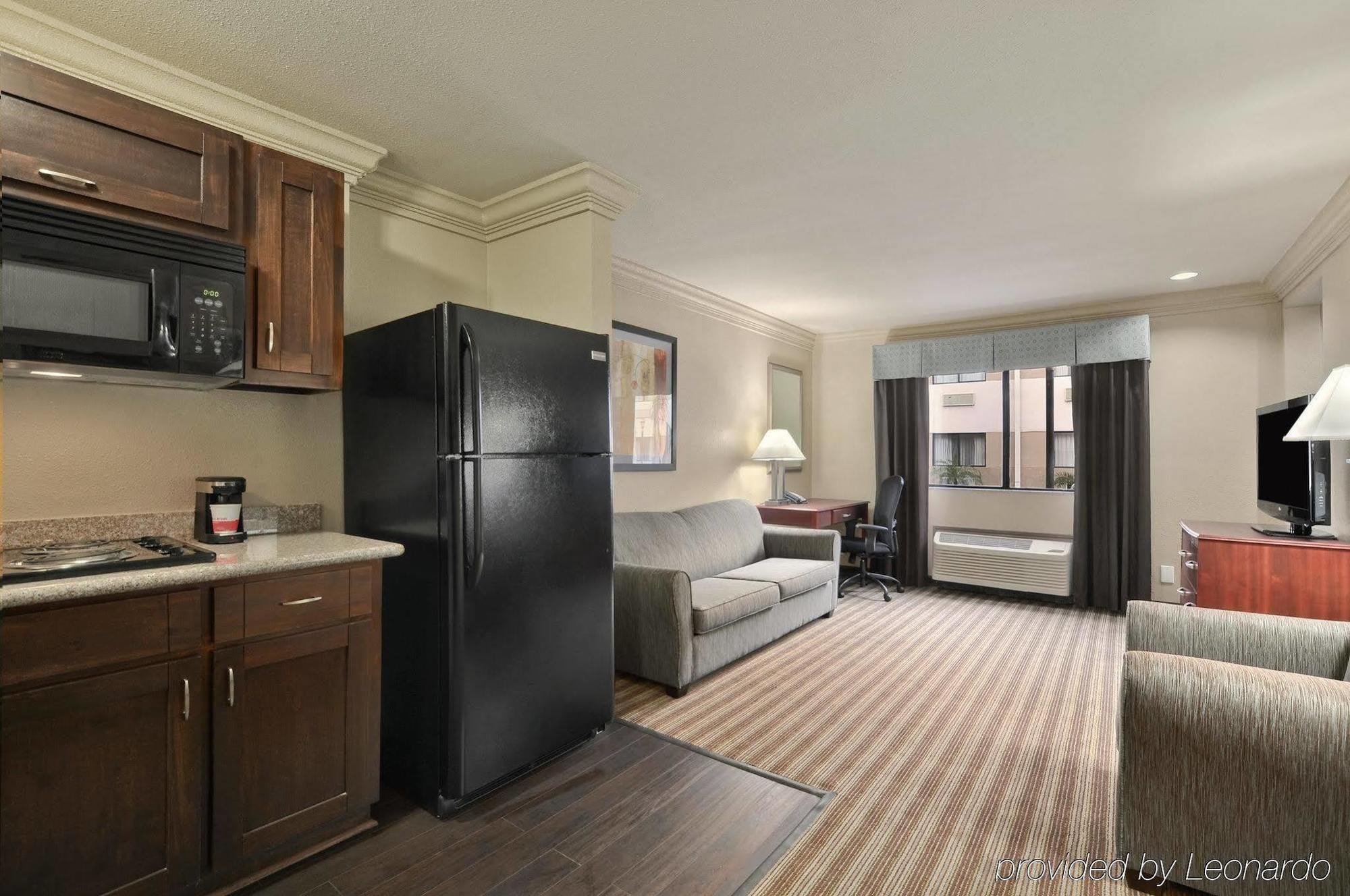 Ramada By Wyndham Intercontinental Airport South Hotel 3*