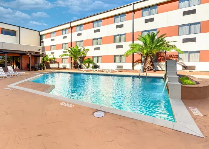 Ramada By Wyndham Houston Intercontinental Airport South