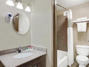 Hotel Ramada By Wyndham Intercontinental Airport South Houston
