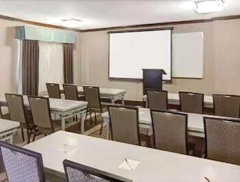 Ramada By Wyndham Intercontinental Airport South Houston