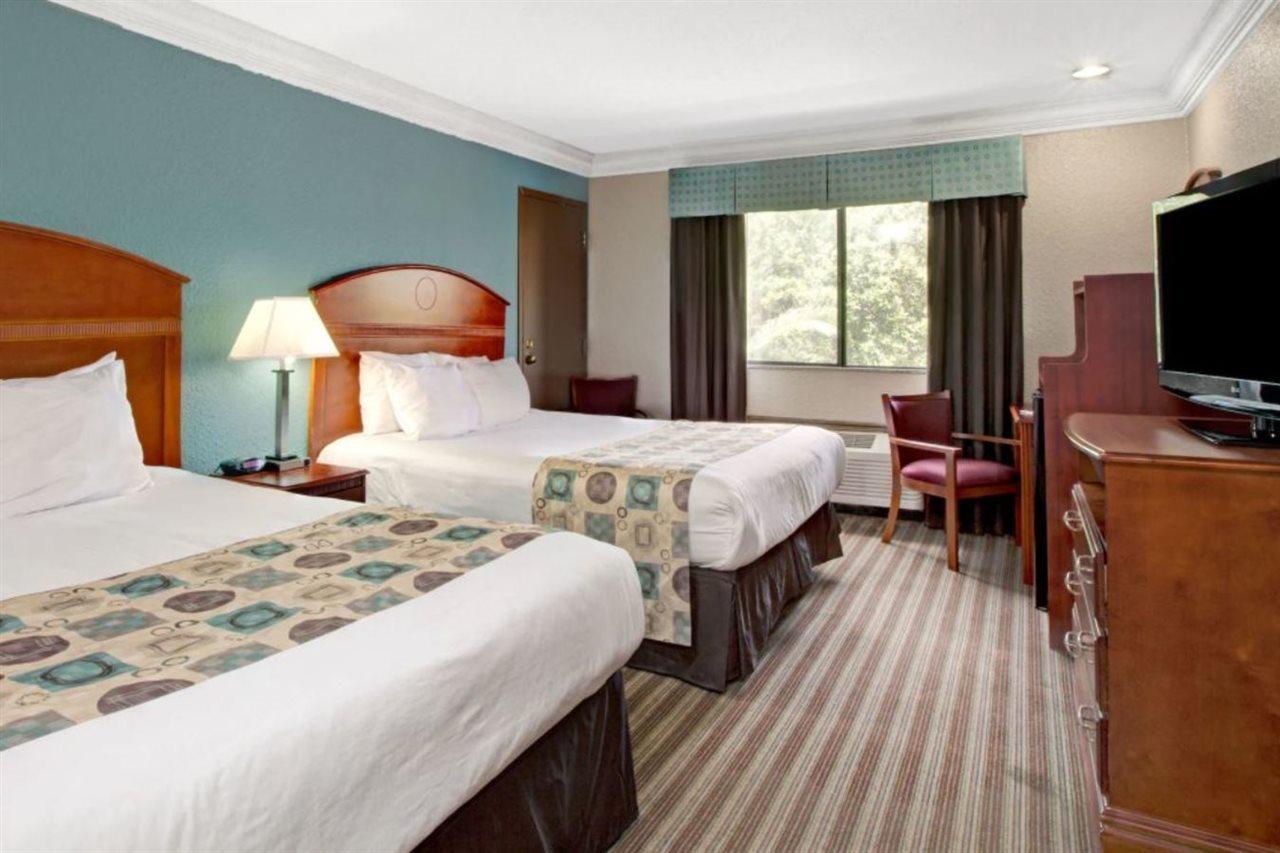Hotel Ramada By Wyndham Intercontinental Airport South Houston