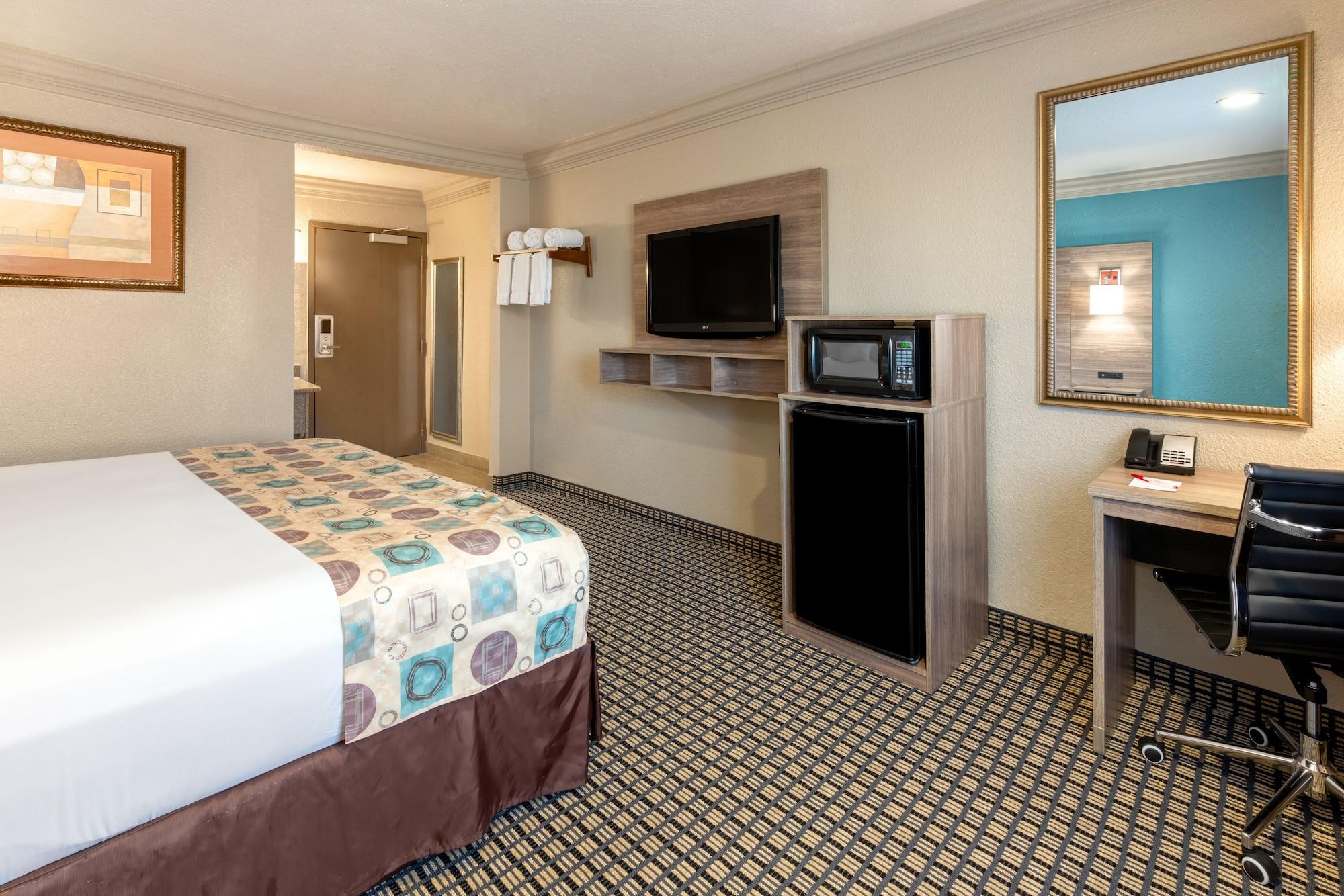Hotel Ramada By Wyndham Intercontinental Airport South 3*
