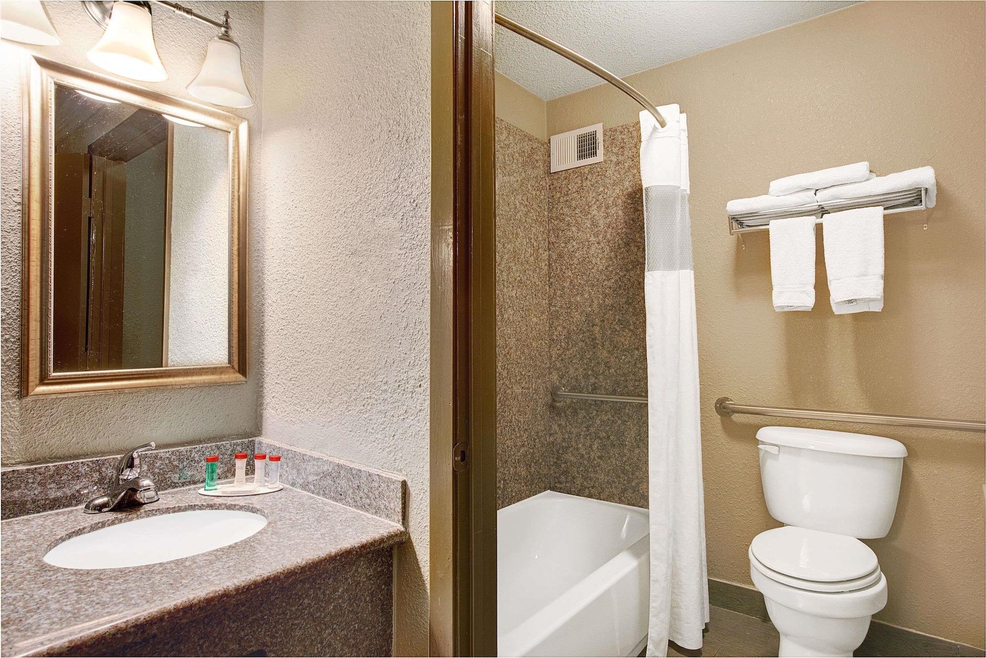 Ramada By Wyndham Intercontinental Airport South 3* Houston