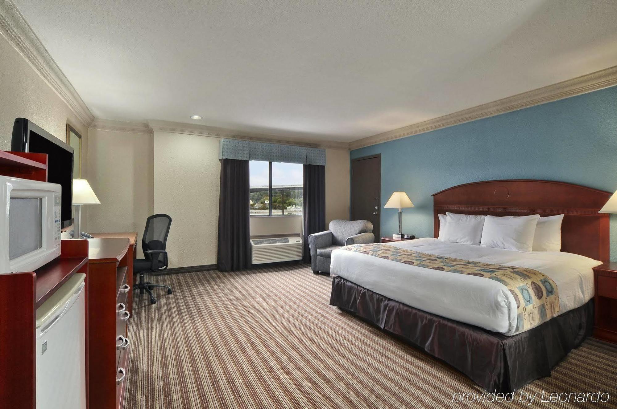 Ramada By Wyndham Intercontinental Airport South Houston