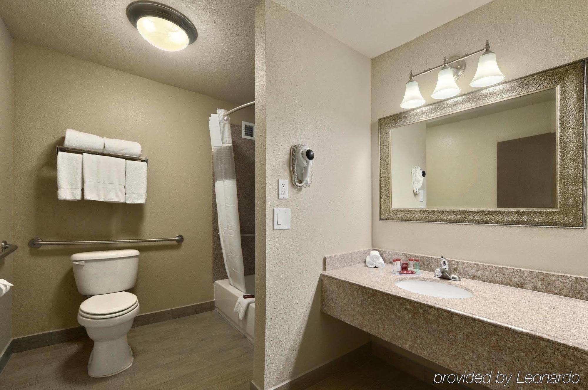 Ramada By Wyndham Intercontinental Airport South Houston
