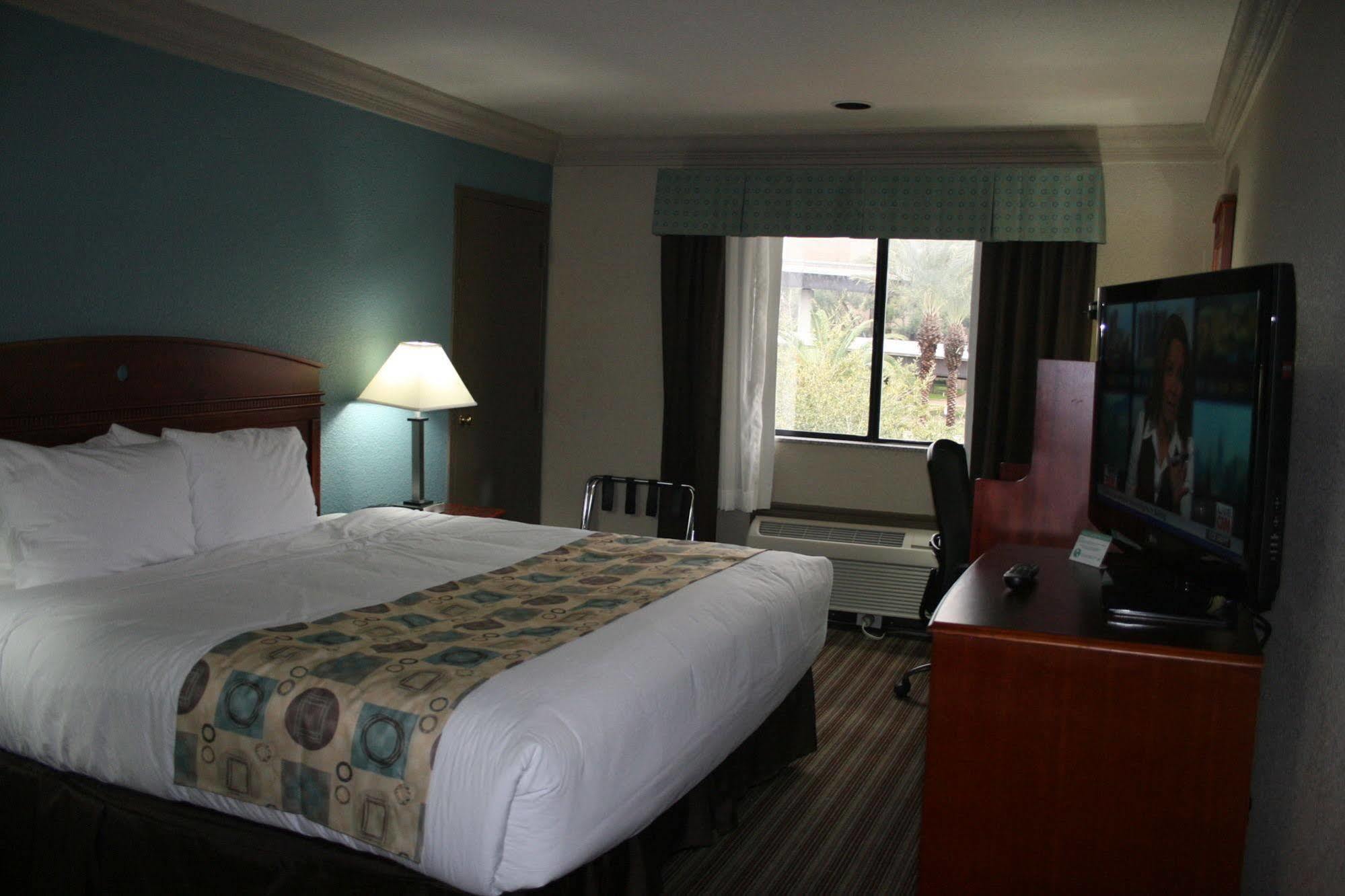 Ramada By Wyndham Intercontinental Airport South Houston